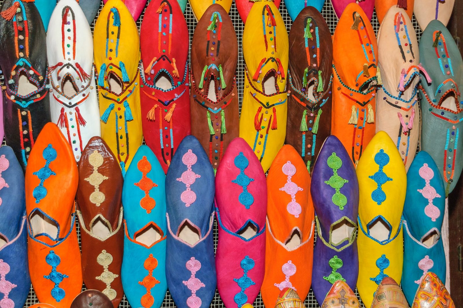 נעלים מרוקאיות מסורתיות בסוק מרקש